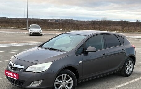 Opel Astra J, 2011 год, 567 000 рублей, 2 фотография