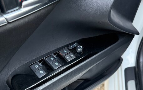 Toyota Camry, 2019 год, 2 750 000 рублей, 16 фотография