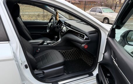 Toyota Camry, 2019 год, 2 750 000 рублей, 18 фотография