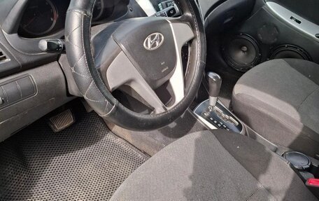 Hyundai Solaris II рестайлинг, 2011 год, 660 000 рублей, 7 фотография