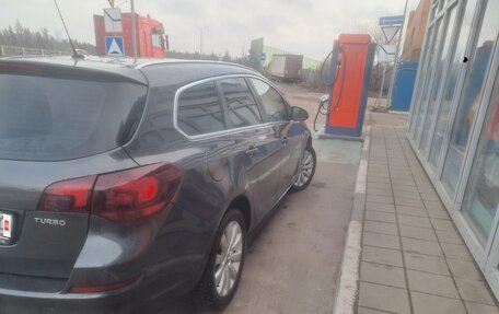 Opel Astra J, 2011 год, 730 000 рублей, 2 фотография