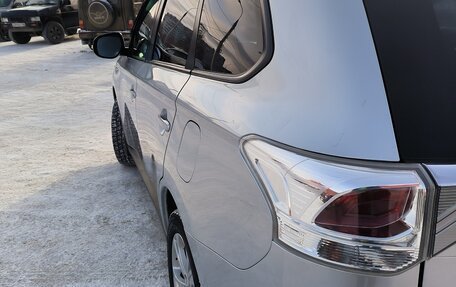 Mitsubishi Outlander III рестайлинг 3, 2013 год, 1 590 000 рублей, 2 фотография