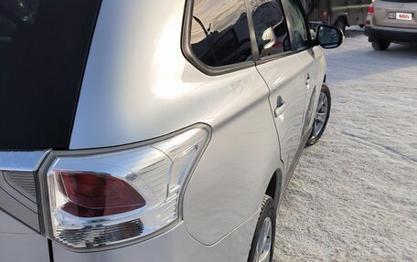 Mitsubishi Outlander III рестайлинг 3, 2013 год, 1 590 000 рублей, 4 фотография