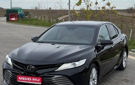 Toyota Camry, 2018 год, 2 700 000 рублей, 1 фотография