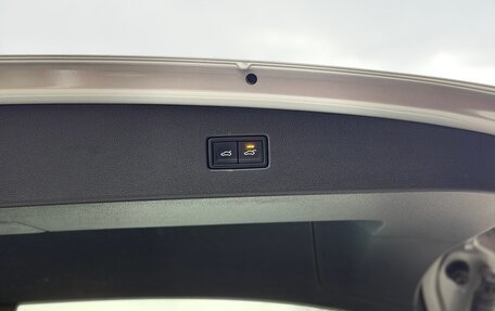 Volkswagen Tiguan II, 2019 год, 2 350 000 рублей, 11 фотография