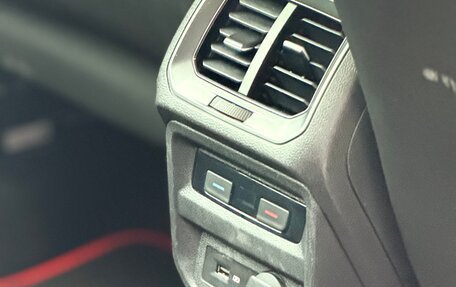 Volkswagen Tiguan II, 2019 год, 2 350 000 рублей, 12 фотография