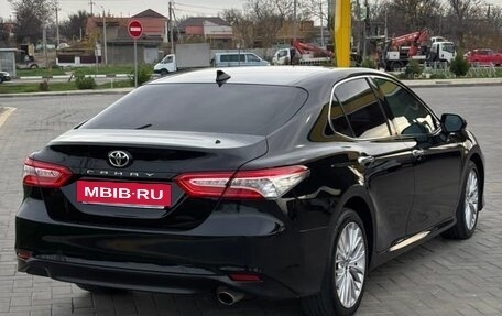 Toyota Camry, 2018 год, 2 700 000 рублей, 2 фотография