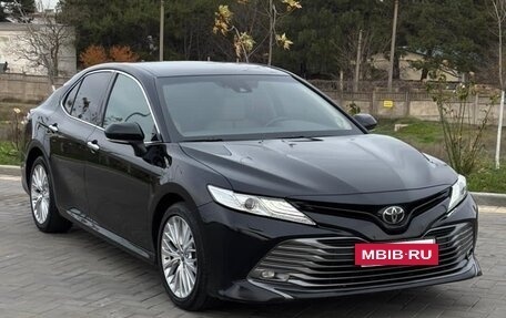 Toyota Camry, 2018 год, 2 700 000 рублей, 3 фотография