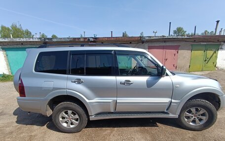 Mitsubishi Pajero III рестайлинг, 2004 год, 800 000 рублей, 3 фотография