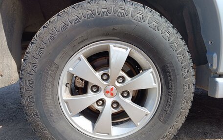 Mitsubishi Pajero III рестайлинг, 2004 год, 800 000 рублей, 9 фотография