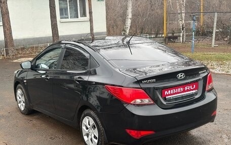 Hyundai Solaris II рестайлинг, 2015 год, 1 230 000 рублей, 5 фотография