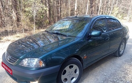 Toyota Avensis III рестайлинг, 1999 год, 550 000 рублей, 1 фотография