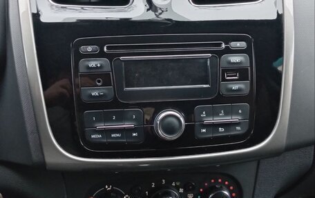 Renault Logan II, 2015 год, 625 000 рублей, 9 фотография