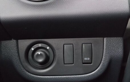 Renault Logan II, 2015 год, 625 000 рублей, 10 фотография