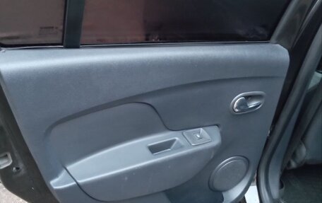 Renault Logan II, 2015 год, 625 000 рублей, 25 фотография