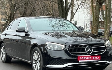 Mercedes-Benz E-Класс, 2021 год, 2 850 000 рублей, 3 фотография