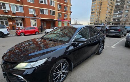 Toyota Camry, 2021 год, 3 800 000 рублей, 10 фотография