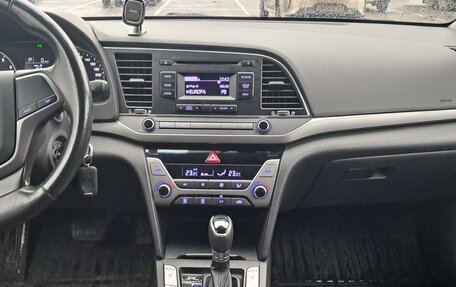 Hyundai Elantra VI рестайлинг, 2017 год, 1 250 000 рублей, 8 фотография