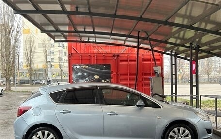 Opel Astra J, 2012 год, 600 000 рублей, 1 фотография