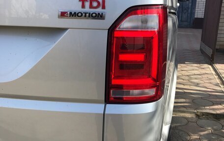 Volkswagen Multivan T6 рестайлинг, 2017 год, 4 850 000 рублей, 5 фотография