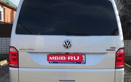 Volkswagen Multivan T6 рестайлинг, 2017 год, 4 850 000 рублей, 2 фотография