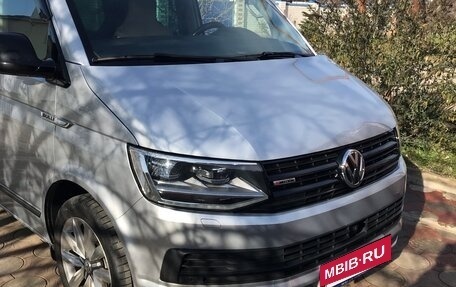 Volkswagen Multivan T6 рестайлинг, 2017 год, 4 850 000 рублей, 10 фотография