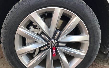 Volkswagen Multivan T6 рестайлинг, 2017 год, 4 850 000 рублей, 8 фотография