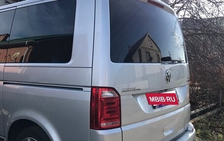 Volkswagen Multivan T6 рестайлинг, 2017 год, 4 850 000 рублей, 12 фотография