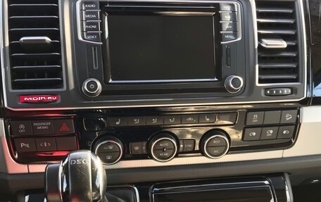 Volkswagen Multivan T6 рестайлинг, 2017 год, 4 850 000 рублей, 15 фотография