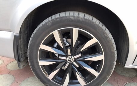 Volkswagen Multivan T6 рестайлинг, 2017 год, 4 850 000 рублей, 27 фотография