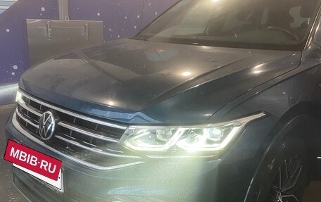 Volkswagen Tiguan II, 2021 год, 3 990 000 рублей, 3 фотография