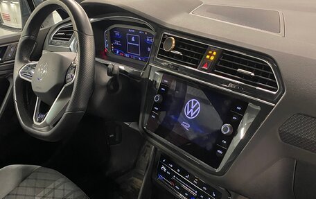 Volkswagen Tiguan II, 2021 год, 3 990 000 рублей, 19 фотография