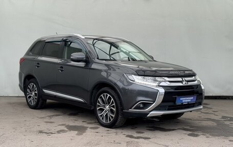 Mitsubishi Outlander III рестайлинг 3, 2015 год, 2 250 000 рублей, 2 фотография