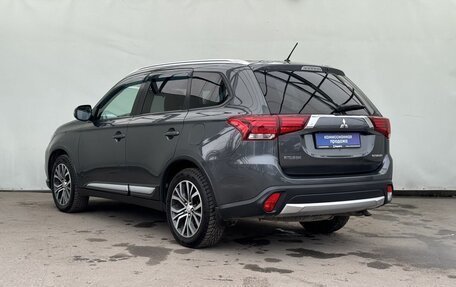 Mitsubishi Outlander III рестайлинг 3, 2015 год, 2 250 000 рублей, 6 фотография