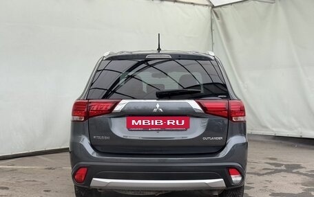 Mitsubishi Outlander III рестайлинг 3, 2015 год, 2 250 000 рублей, 7 фотография