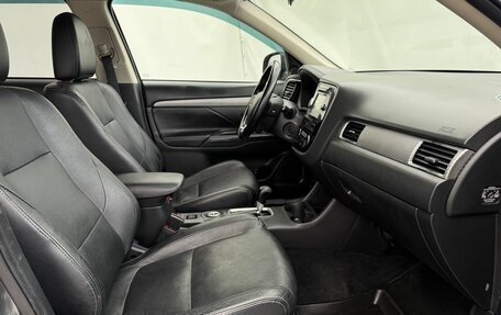 Mitsubishi Outlander III рестайлинг 3, 2015 год, 2 250 000 рублей, 12 фотография