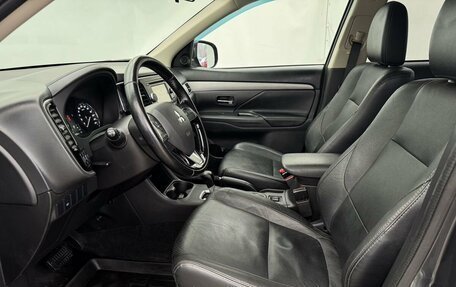 Mitsubishi Outlander III рестайлинг 3, 2015 год, 2 250 000 рублей, 11 фотография