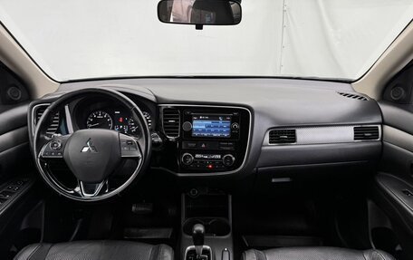Mitsubishi Outlander III рестайлинг 3, 2015 год, 2 250 000 рублей, 15 фотография