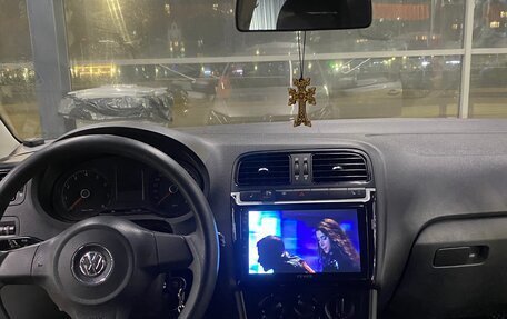 Volkswagen Polo VI (EU Market), 2011 год, 720 000 рублей, 2 фотография