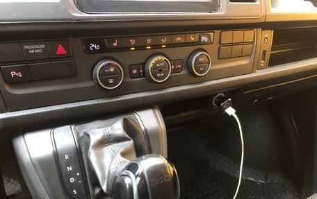 Volkswagen Caravelle T6 рестайлинг, 2018 год, 3 500 000 рублей, 25 фотография