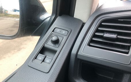 Volkswagen Caravelle T6 рестайлинг, 2018 год, 3 500 000 рублей, 26 фотография