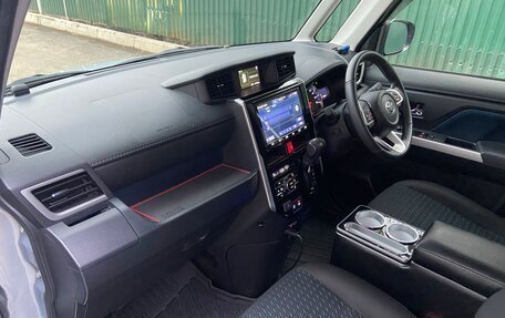 Toyota Roomy I, 2021 год, 1 700 000 рублей, 33 фотография