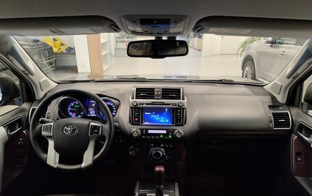 Toyota Land Cruiser Prado 150 рестайлинг 2, 2015 год, 3 250 000 рублей, 10 фотография