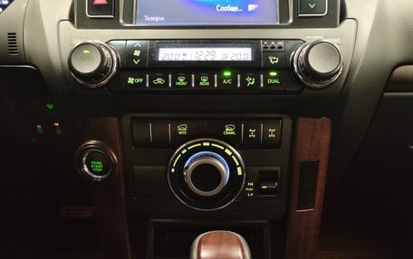 Toyota Land Cruiser Prado 150 рестайлинг 2, 2015 год, 3 250 000 рублей, 13 фотография