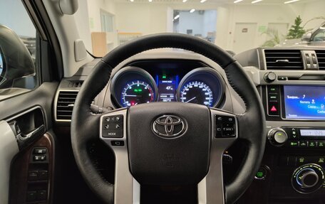 Toyota Land Cruiser Prado 150 рестайлинг 2, 2015 год, 3 250 000 рублей, 16 фотография