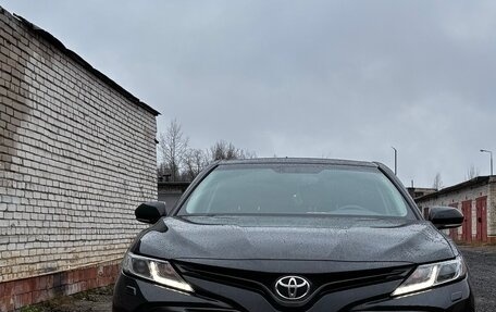 Toyota Camry, 2018 год, 2 650 000 рублей, 2 фотография