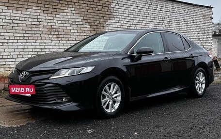 Toyota Camry, 2018 год, 2 650 000 рублей, 3 фотография