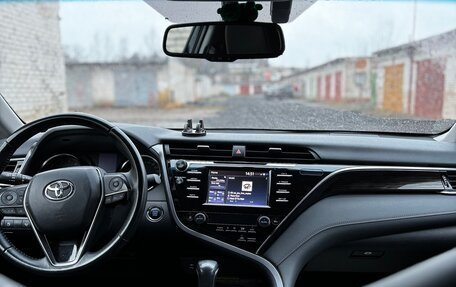 Toyota Camry, 2018 год, 2 650 000 рублей, 16 фотография