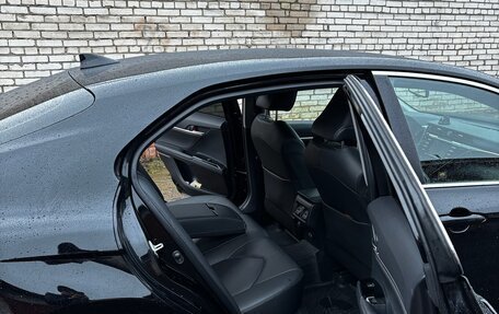 Toyota Camry, 2018 год, 2 650 000 рублей, 10 фотография