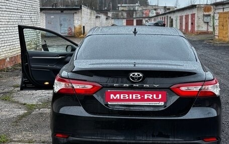 Toyota Camry, 2018 год, 2 650 000 рублей, 7 фотография